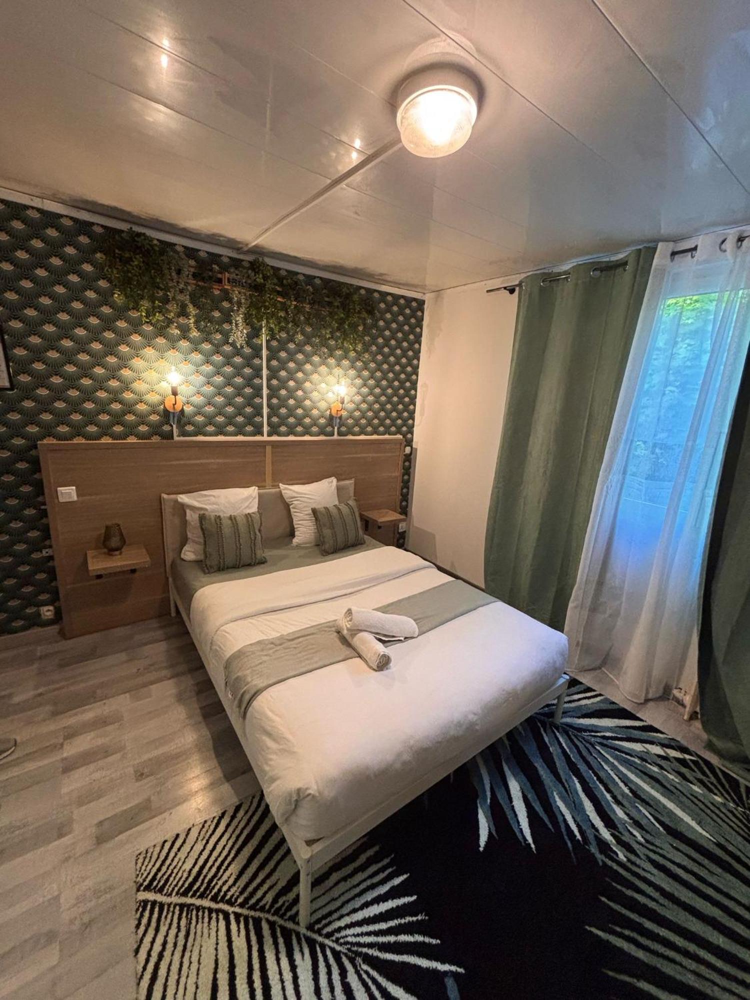 Double Room,1681897549:JPEG
